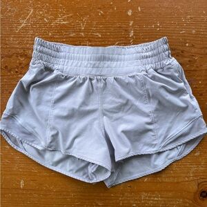 Lululemon 🍋🍋hotty hot 2.5 inch size 4 lavender 🍋🍋